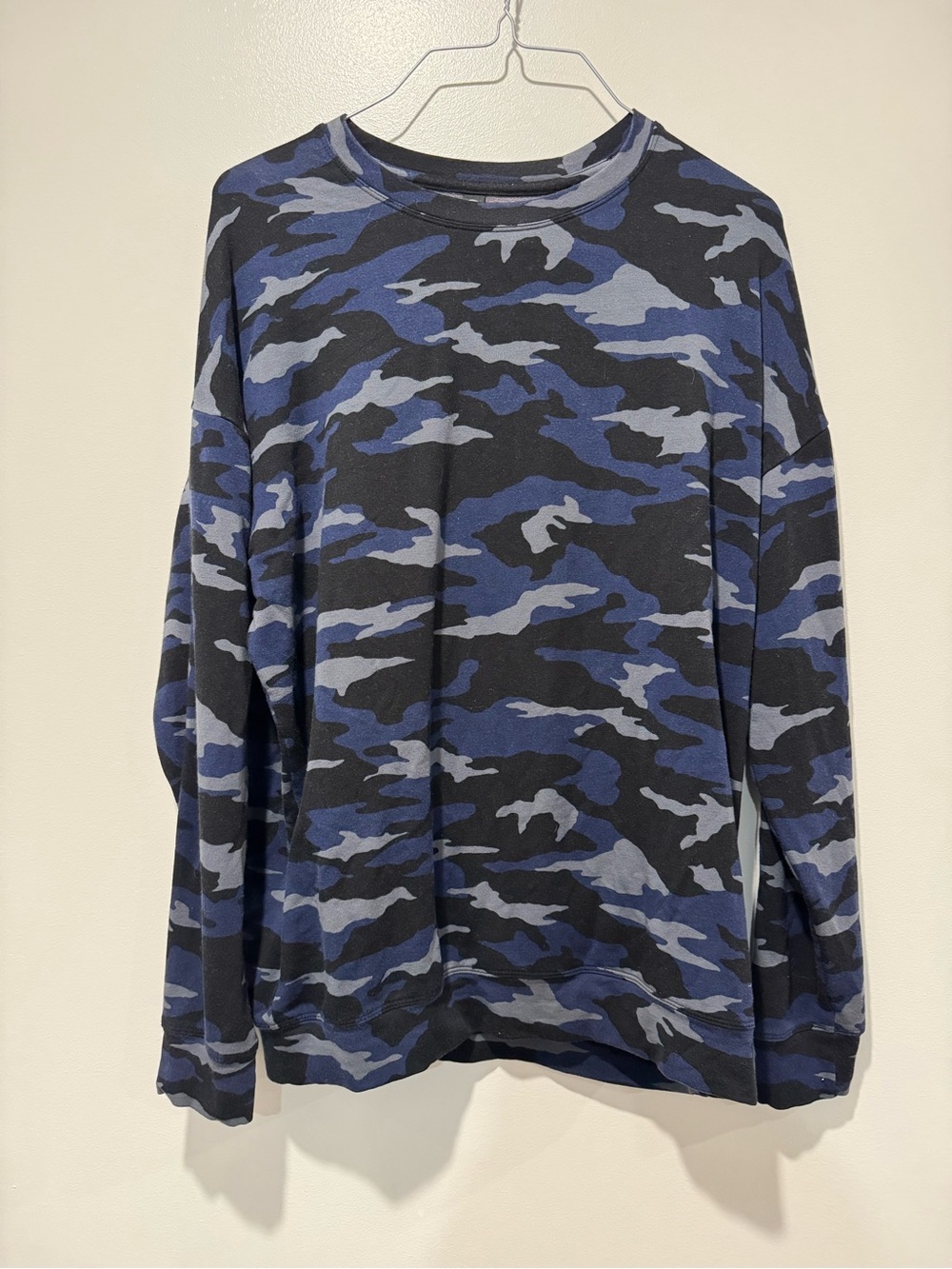 Athleta Men's Navy & Gray Camo Long-Sleeve Crewneck